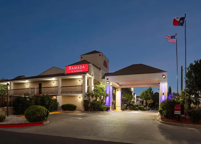 Beach hotel: Ramada By Wyndham San Antonio Near Seaworld - Lackland Afb