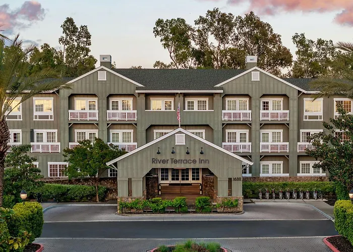 River Terrace Inn