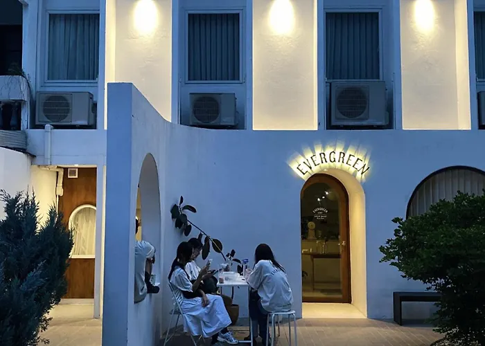 Evergreen Cafe And Hotel