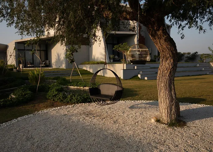 Holidays home Casa Concreto- 5-Bedroom Luxury With All Weather Pool