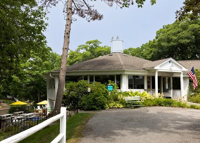 Lodge On The Cove