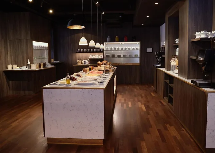 Hypernym Hotel & Suites