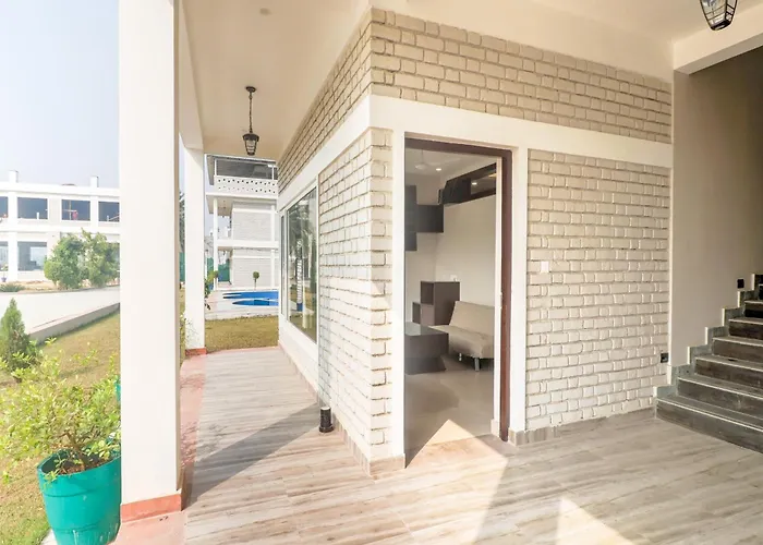 Super Townhouse Amaraa Farms Near Lulu Hypermarket