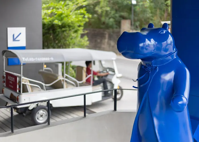 Blue Hippo & Red Crocodile Hotel