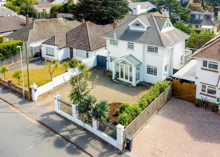 Beach Hotels Panorama House - 400M From Sandbanks Beach