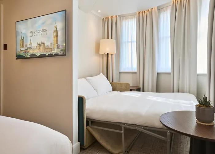  Radisson Blu , London Tottenham Court Road