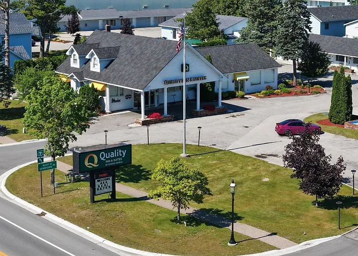 Quality Inn & Suites Mackinaw City Beachfront