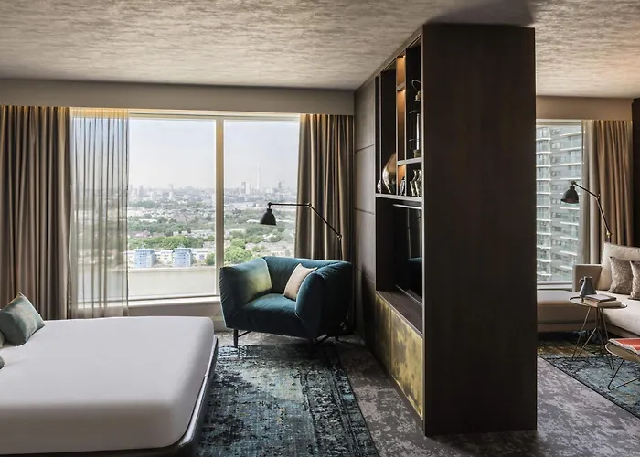  Novotel London Canary Wharf