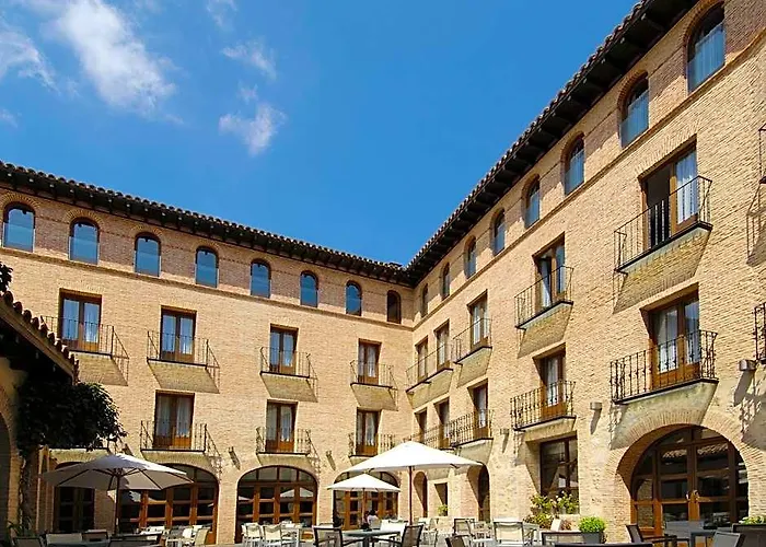 Hotel Cienbalcones