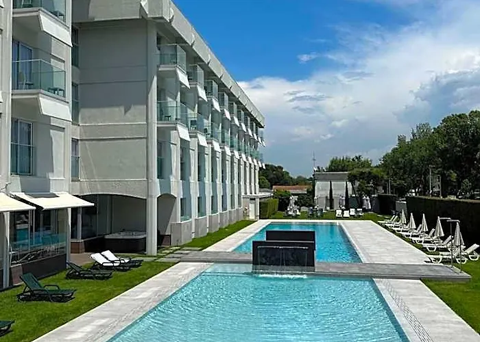 Hotels with tennis Do Parque
