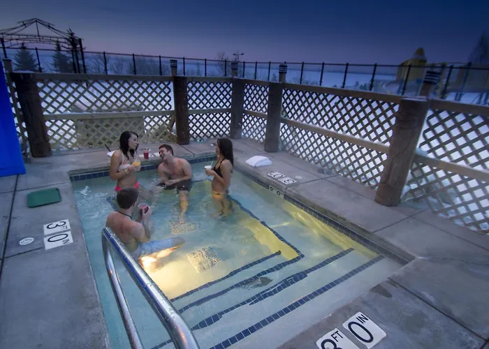 Edgewater Hotel And Waterpark