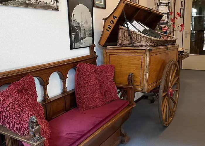Hotel Hanzestadslogement De Leeuw in het centrum, Snoepwinkel, Hanzemuseum, Koffieschenkerij met Binnenplaats, Kamers met keukentje en Ontbijtservice