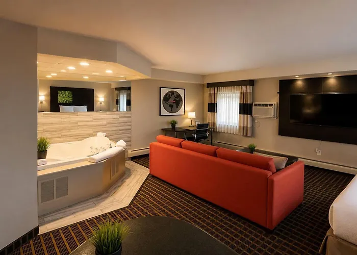 Ramada By Wyndham Minneapolis Golden Valley