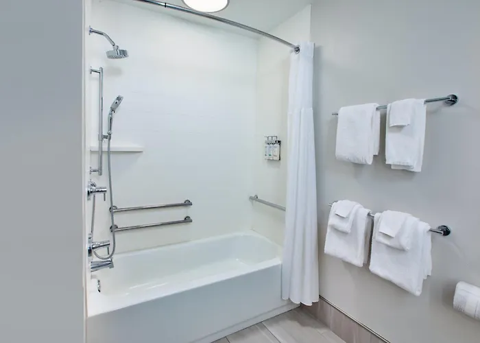 Holiday Inn Express & Suites By Ihg