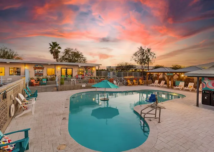 Mccoy - Art, Coffee, Beer, Wine, Pool