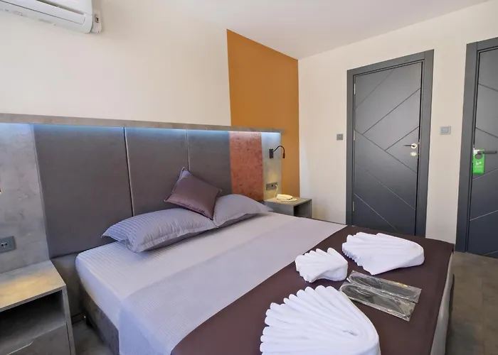The Queen Hotel
