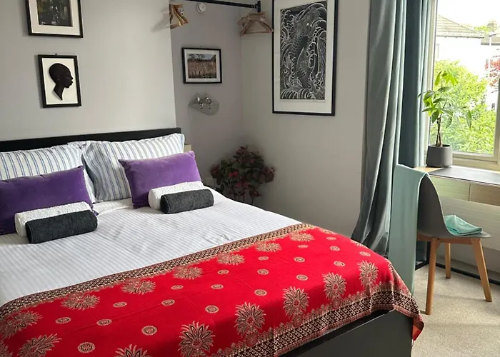 Togo villas Modern Double Bedroom In City Apartment Room 1