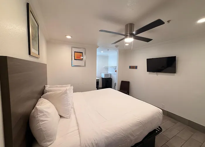 Motels Holland Inn And Suites