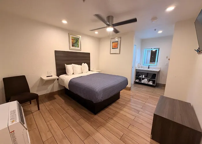 Motels Holland Inn And Suites