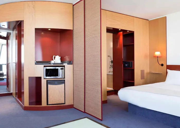 Hotels with a view Novotel Suites Marseille Centre Euromed
