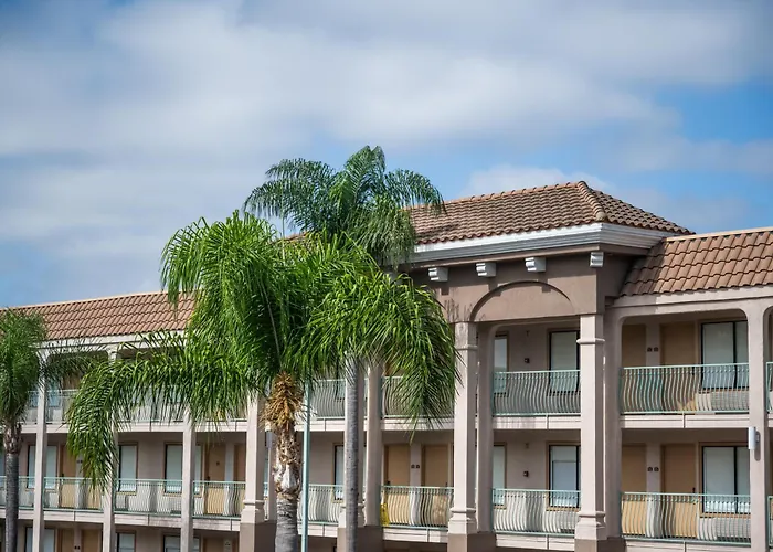 In Luxury hotels Cortona Inn And Suites Anaheim Resort