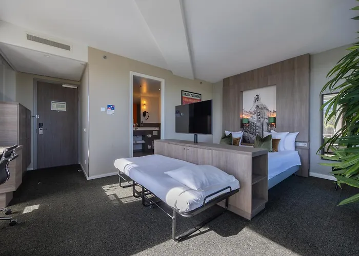 Hot Tub in Room Leonardo Amsterdam Rembrandtpark