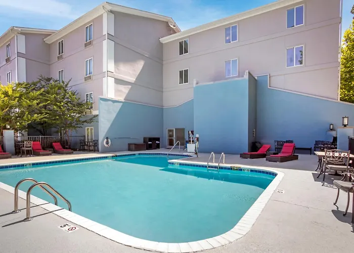  Comfort Suites Nashville Airport - Bna