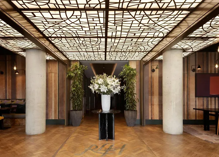  Montcalm Royal London House, London City