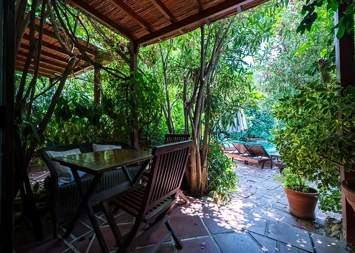 El Vino Hotel & Suites