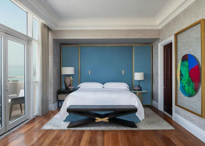 Ritz-Carlton,