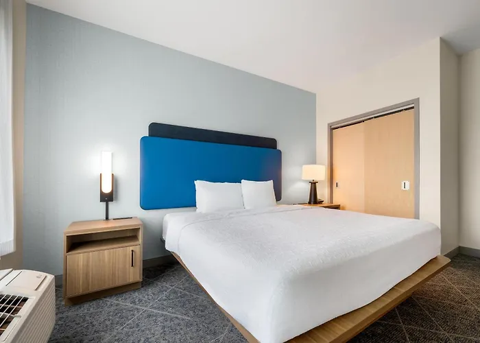 Hampton Inn By Hilton Nashville Airport Century Place