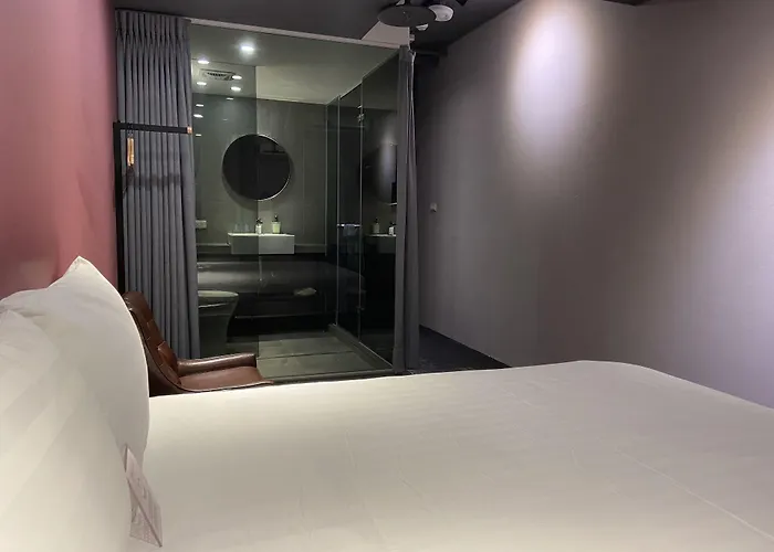 Hotels Close to Airport Cho 3