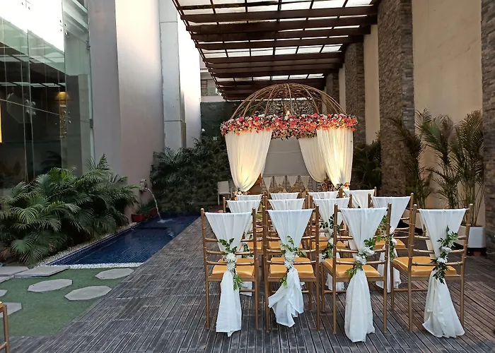 5 star hotels Doubletree By Hilton Gurugram Baani Square