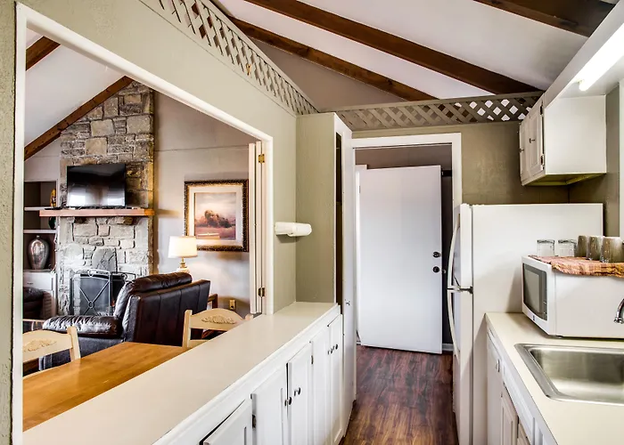 Cliff Dwellers Inn