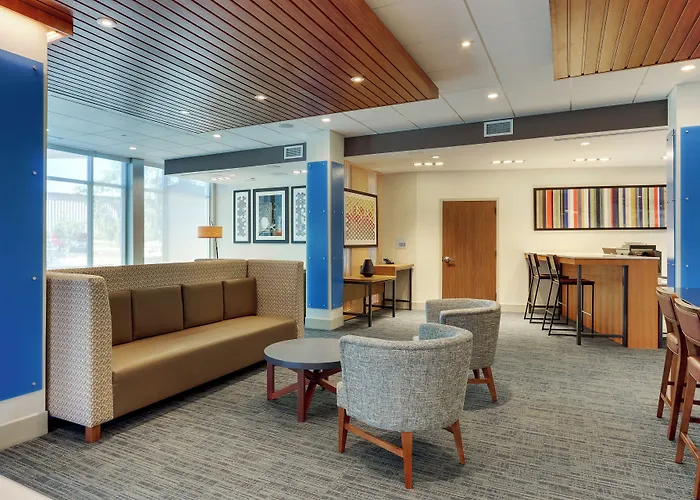 Holiday Inn Express & Suites - Roanoke - Civic Center