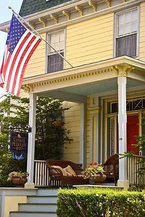 Cheap hotel: Yankee Peddler Inn