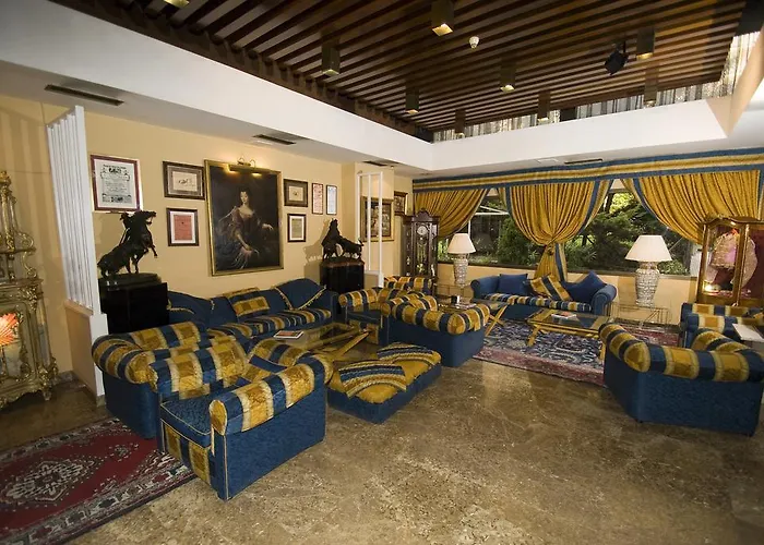 Hotel: Foxa 25
