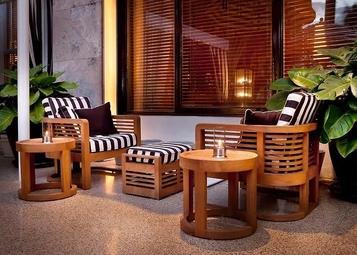 Hôtel: The Raleigh Hotel
