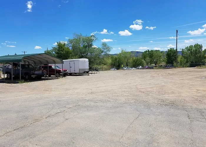 Motel: Road Runner Lodge