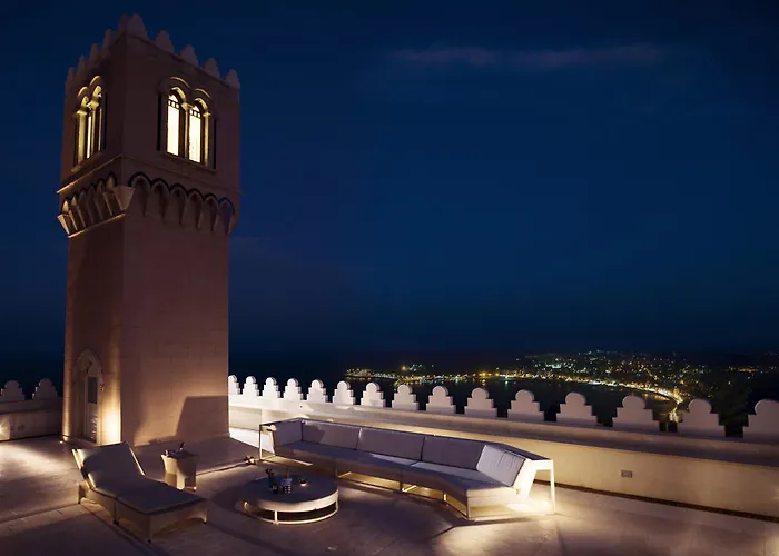 Luxury hotel only: Hotel El Jebel