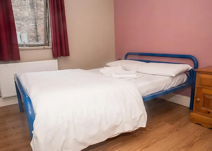 Isaacs Hostel