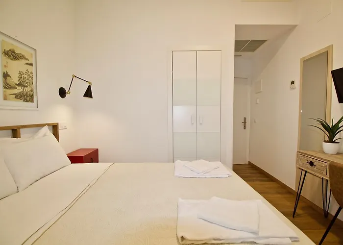 Bridge Huertas - Hostal