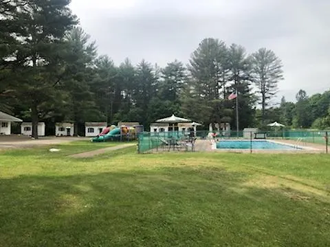 Cheap hotel: Catskill Motor Court