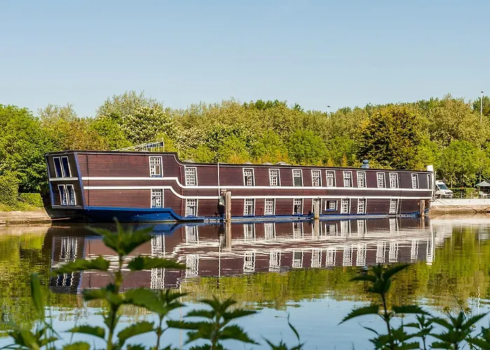 Boat De Barge