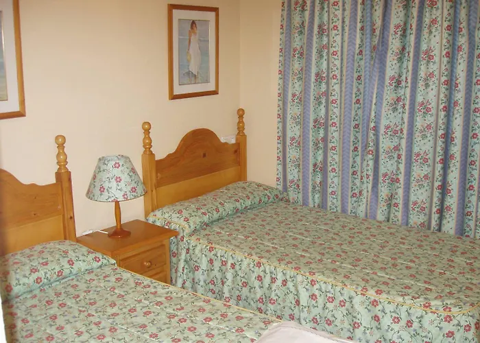 Hotel cerca del colegio: Apartamentos Pueblo Salado