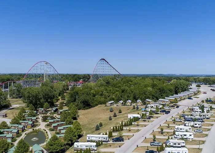 Hotel near College: Worlds Of Fun Village