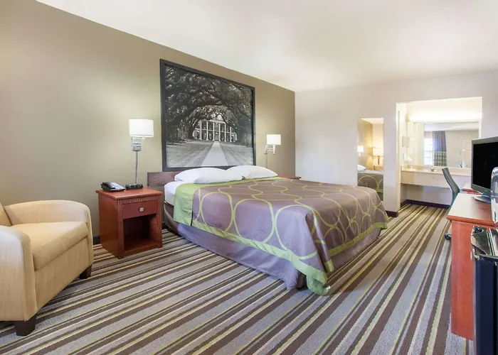 Cheap hotels Super 8 By Wyndham West Monroe