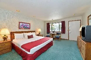 Motel: Travelodge By Wyndham Mackinaw City