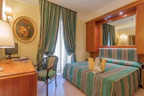 Hotel de 4 estrellas: Raeli Hotel Luce
