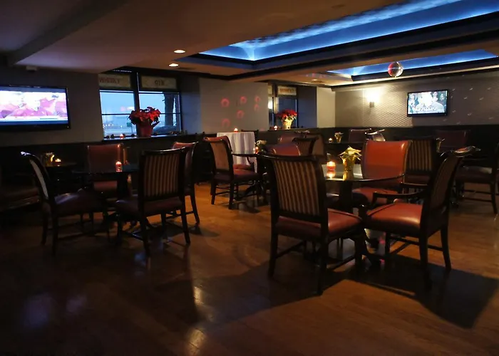 Cheap hotel: Roberts Riverwalk Urban Resort Hotel